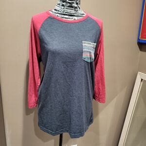 Casual Raglan Sleeve Top with Patterned Pocket